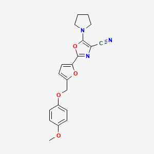 2-(5-((4-Methoxyphenoxy)methyl)furan-2-yl)-5-(pyrrolidin-1-yl)oxazole-4-carbonitrile