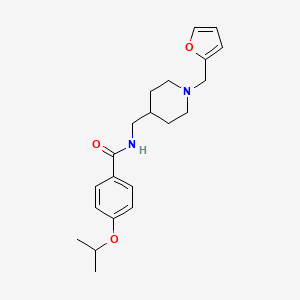 molecular formula C21H28N2O3 B2594270 N-((1-(furan-2-ylmethyl)piperidin-4-yl)methyl)-4-isopropoxybenzamide CAS No. 954078-06-9