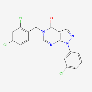 molecular formula C18H11Cl3N4O B2594271 1-(3-クロロフェニル)-5-[(2,4-ジクロロフェニル)メチル]ピラゾロ[3,4-d]ピリミジン-4-オン CAS No. 895020-59-4