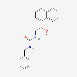 molecular formula C20H20N2O2 B2594395 1-Bencil-3-(2-hidroxi-2-(naftalen-1-il)etil)urea CAS No. 1351582-64-3