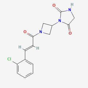 molecular formula C15H14ClN3O3 B2595042 (E)-3-(1-(3-(2-chlorophenyl)acryloyl)azetidin-3-yl)imidazolidine-2,4-dione CAS No. 2035022-57-0