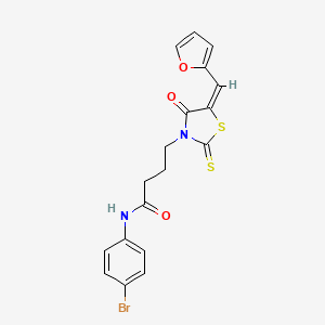 molecular formula C18H15BrN2O3S2 B2595826 (E)-N-(4-bromophenyl)-4-(5-(furan-2-ylmethylene)-4-oxo-2-thioxothiazolidin-3-yl)butanamide CAS No. 637319-30-3