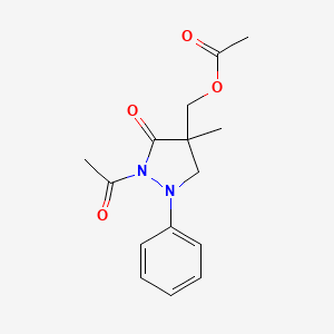 molecular formula C15H18N2O4 B2596260 (2-Acetyl-4-methyl-3-oxo-1-phenylpyrazolidin-4-yl)methyl acetate CAS No. 866155-66-0