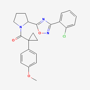 molecular formula C23H22ClN3O3 B2596412 3-(2-Chlorophenyl)-5-(1-{[1-(4-methoxyphenyl)cyclopropyl]carbonyl}pyrrolidin-2-yl)-1,2,4-oxadiazole CAS No. 1788628-70-5