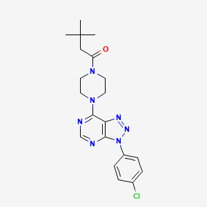 molecular formula C20H24ClN7O B2597382 1-(4-(3-(4-氯苯基)-3H-[1,2,3]三唑并[4,5-d]嘧啶-7-基)哌嗪-1-基)-3,3-二甲基丁烷-1-酮 CAS No. 923514-68-5