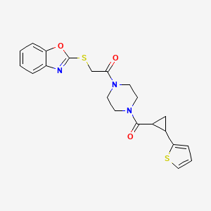 molecular formula C21H21N3O3S2 B2597712 2-(Benzo[d]oxazol-2-ylthio)-1-(4-(2-(thiophen-2-yl)cyclopropanecarbonyl)piperazin-1-yl)ethanone CAS No. 1209155-35-0