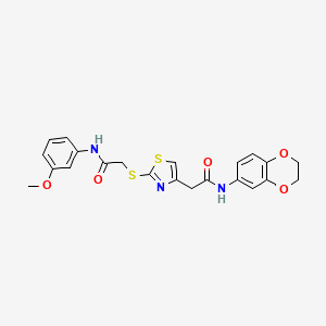molecular formula C22H21N3O5S2 B2598102 N-(2,3-dihydrobenzo[b][1,4]dioxin-6-yl)-2-(2-((2-((3-methoxyphenyl)amino)-2-oxoethyl)thio)thiazol-4-yl)acetamide CAS No. 941961-75-7