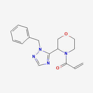 molecular formula C16H18N4O2 B2598424 1-[3-(1-benzyl-1H-1,2,4-triazol-5-yl)morpholin-4-yl]prop-2-en-1-one CAS No. 2094192-86-4