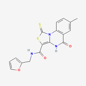 molecular formula C17H13N3O3S2 B2599530 N-(2-furylmethyl)-7-methyl-5-oxo-1-thioxo-4,5-dihydro[1,3]thiazolo[3,4-a]quinazoline-3-carboxamide CAS No. 1114613-56-7