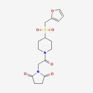 molecular formula C16H20N2O6S B2599584 1-(2-(4-((呋喃-2-基甲基)磺酰基)哌啶-1-基)-2-氧代乙基)吡咯烷-2,5-二酮 CAS No. 1448135-94-1