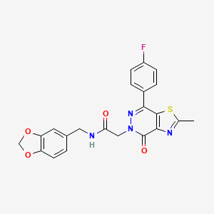 molecular formula C22H17FN4O4S B2599606 N-(苯并[d][1,3]二氧杂环-5-基甲基)-2-(7-(4-氟苯基)-2-甲基-4-氧代噻唑并[4,5-d]嘧啶-5(4H)-基)乙酰胺 CAS No. 954089-48-6