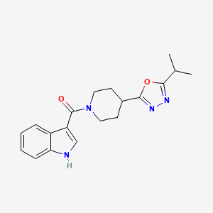 (1H-indol-3-yl)(4-(5-isopropyl-1,3,4-oxadiazol-2-yl)piperidin-1-yl)methanone