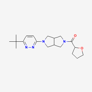 [2-(6-Tert-butylpyridazin-3-yl)-1,3,3a,4,6,6a-hexahydropyrrolo[3,4-c]pyrrol-5-yl]-(oxolan-2-yl)methanone