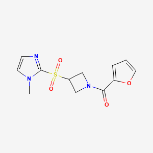 molecular formula C12H13N3O4S B2602357 呋喃-2-基（3-（（1-甲基-1H-咪唑-2-基）磺酰基）氮杂环丁-1-基）甲酮 CAS No. 2309571-45-5