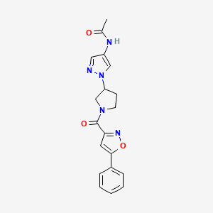 B2603222 N-[1-[1-(5-Phenyl-1,2-oxazole-3-carbonyl)pyrrolidin-3-yl]pyrazol-4-yl]acetamide CAS No. 2415540-81-5