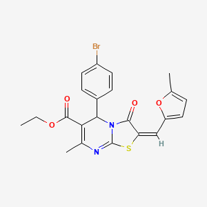 molecular formula C22H19BrN2O4S B2603360 (E)-ethyl 5-(4-bromophenyl)-7-methyl-2-((5-methylfuran-2-yl)methylene)-3-oxo-3,5-dihydro-2H-thiazolo[3,2-a]pyrimidine-6-carboxylate CAS No. 609791-47-1