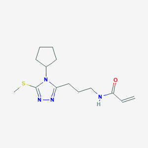 N-{3-[4-cyclopentyl-5-(methylsulfanyl)-4H-1,2,4-triazol-3-yl]propyl}prop-2-enamide