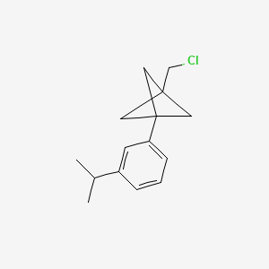 B2604699 1-(Chloromethyl)-3-(3-propan-2-ylphenyl)bicyclo[1.1.1]pentane CAS No. 2287285-96-3