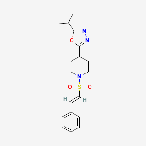 molecular formula C18H23N3O3S B2604703 (E)-2-异丙基-5-(1-(苯乙烯基磺酰基)哌啶-4-基)-1,3,4-恶二唑 CAS No. 1211883-36-1