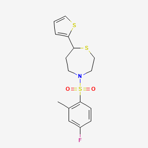 molecular formula C16H18FNO2S3 B2605362 4-((4-氟-2-甲苯磺酰基)-7-(噻吩-2-基)-1,4-噻杂环戊烷 CAS No. 1704637-89-7