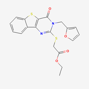molecular formula C19H16N2O4S2 B2605969 乙酰-2-[[3-(呋喃-2-基甲基)-4-氧代-[1]苯并噻吩并[3,2-d]嘧啶-2-基]硫代]乙酸酯 CAS No. 702654-19-1