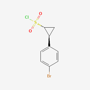 molecular formula C9H8BrClO2S B2606182 (1R,2S)-2-(4-溴苯基)环丙烷-1-磺酰氯 CAS No. 2003057-02-9