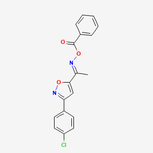 molecular formula C18H13ClN2O3 B2606340 N-(苯甲酰氧基)-N-{(E)-1-[3-(4-氯苯基)-5-异恶唑基]乙叉基}胺 CAS No. 478066-78-3