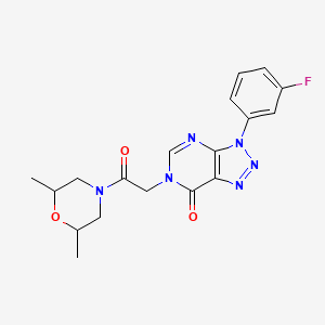 molecular formula C18H19FN6O3 B2606452 6-(2-(2,6-dimethylmorpholino)-2-oxoethyl)-3-(3-fluorophenyl)-3H-[1,2,3]triazolo[4,5-d]pyrimidin-7(6H)-one CAS No. 893932-36-0
