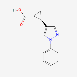 (1R,2R)-2-(1-Phenylpyrazol-4-yl)cyclopropane-1-carboxylic acid