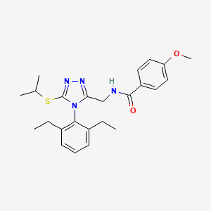 molecular formula C24H30N4O2S B2607548 N-((4-(2,6-diethylphenyl)-5-(isopropylthio)-4H-1,2,4-triazol-3-yl)methyl)-4-methoxybenzamide CAS No. 476432-56-1
