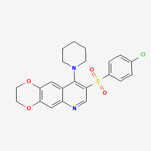 molecular formula C22H21ClN2O4S B2608922 1-[8-(4-chlorobenzenesulfonyl)-2H,3H-[1,4]dioxino[2,3-g]quinolin-9-yl]piperidine CAS No. 866895-21-8