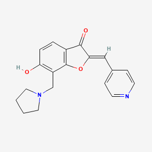 molecular formula C19H18N2O3 B2610330 (Z)-6-hydroxy-2-(pyridin-4-ylmethylene)-7-(pyrrolidin-1-ylmethyl)benzofuran-3(2H)-one CAS No. 899403-74-8