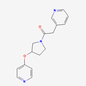 molecular formula C16H17N3O2 B2610508 2-(Pyridin-3-yl)-1-(3-(pyridin-4-yloxy)pyrrolidin-1-yl)ethanone CAS No. 2034617-68-8