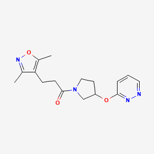 molecular formula C16H20N4O3 B2610573 3-(3,5-Dimethylisoxazol-4-yl)-1-(3-(pyridazin-3-yloxy)pyrrolidin-1-yl)propan-1-one CAS No. 2034335-75-4