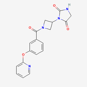 molecular formula C18H16N4O4 B2610733 3-(1-(3-(Pyridin-2-yloxy)benzoyl)azetidin-3-yl)imidazolidine-2,4-dione CAS No. 2034426-00-9