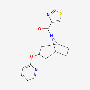 ((1R,3s,5S)-3-(pyridin-2-yloxy)-8-azabicyclo[3.2.1]octan-8-yl)(thiazol-4-yl)methanone