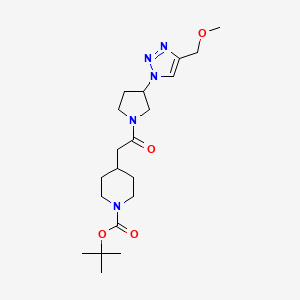 molecular formula C20H33N5O4 B2611706 4-(2-(3-(4-(甲氧基甲基)-1H-1,2,3-三唑-1-基)吡咯烷-1-基)-2-氧代乙基)哌啶-1-羧酸叔丁酯 CAS No. 2319640-56-5