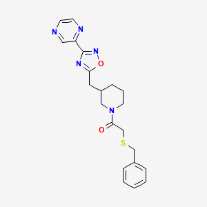 2-(Benzylthio)-1-(3-((3-(pyrazin-2-yl)-1,2,4-oxadiazol-5-yl)methyl)piperidin-1-yl)ethanone
