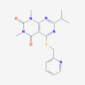 molecular formula C17H19N5O2S B2613535 1,3-二甲基-7-丙-2-基-5-(吡啶-2-基甲基硫烷基)嘧啶并[4,5-d]嘧啶-2,4-二酮 CAS No. 863002-81-7