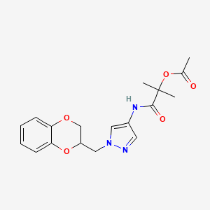 molecular formula C18H21N3O5 B2613568 1-((1-((2,3-dihydrobenzo[b][1,4]dioxin-2-yl)methyl)-1H-pyrazol-4-yl)amino)-2-methyl-1-oxopropan-2-yl acetate CAS No. 1705996-77-5