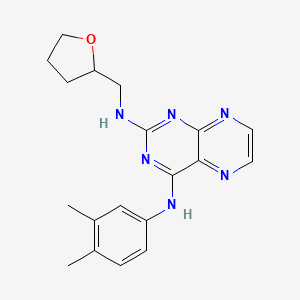 molecular formula C19H22N6O B2613577 (3,4-二甲苯基){2-[(氧杂环己烷-2-基甲基)氨基]蝶啶-4-基}胺 CAS No. 946297-66-1