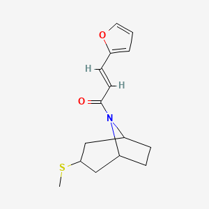 molecular formula C15H19NO2S B2613906 (E)-3-(furan-2-yl)-1-((1R,5S)-3-(methylthio)-8-azabicyclo[3.2.1]octan-8-yl)prop-2-en-1-one CAS No. 1799259-67-8