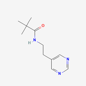 molecular formula C11H17N3O B2614469 N-(2-(嘧啶-5-基)乙基)叔丁酰胺 CAS No. 2034342-01-1