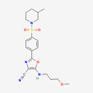 molecular formula C20H26N4O4S B2615567 5-((3-Methoxypropyl)amino)-2-(4-((3-methylpiperidin-1-yl)sulfonyl)phenyl)oxazole-4-carbonitrile CAS No. 941248-86-8