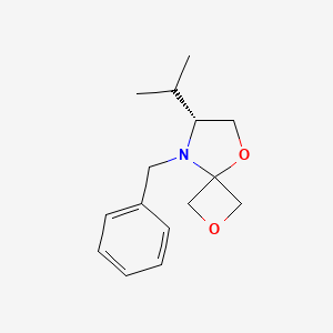 molecular formula C15H21NO2 B2617557 (7R)-8-Benzyl-7-propan-2-yl-2,5-dioxa-8-azaspiro[3.4]octane CAS No. 1556097-40-5
