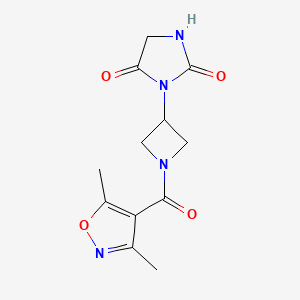 molecular formula C12H14N4O4 B2617600 3-(1-(3,5-二甲基异恶唑-4-羰基)氮杂环丁-3-基)咪唑烷-2,4-二酮 CAS No. 2034310-63-7