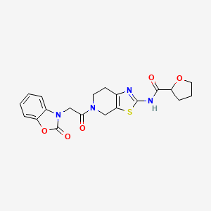 molecular formula C20H20N4O5S B2618115 N-(5-(2-(2-氧代苯并[d]恶唑-3(2H)-基乙酰)-4,5,6,7-四氢噻唑并[5,4-c]吡啶-2-基)四氢呋喃-2-甲酰胺 CAS No. 1396877-29-4