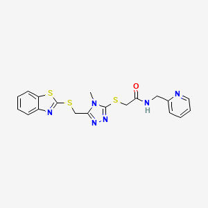 molecular formula C19H18N6OS3 B2618376 2-[5-(Benzothiazol-2-ylsulfanylmethyl)-4-methyl-4H-[1,2,4]triazol-3-ylsulfanyl]-N-pyridin-2-ylmethyl-acetamide CAS No. 433703-13-0