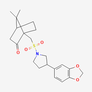 molecular formula C21H27NO5S B2619965 1-(((3-(Benzo[d][1,3]dioxol-5-yl)pyrrolidin-1-yl)sulfonyl)methyl)-7,7-dimethylbicyclo[2.2.1]heptan-2-one CAS No. 2034341-72-3