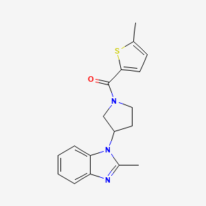 molecular formula C18H19N3OS B2619972 (3-(2-methyl-1H-benzo[d]imidazol-1-yl)pyrrolidin-1-yl)(5-methylthiophen-2-yl)methanone CAS No. 2034385-52-7